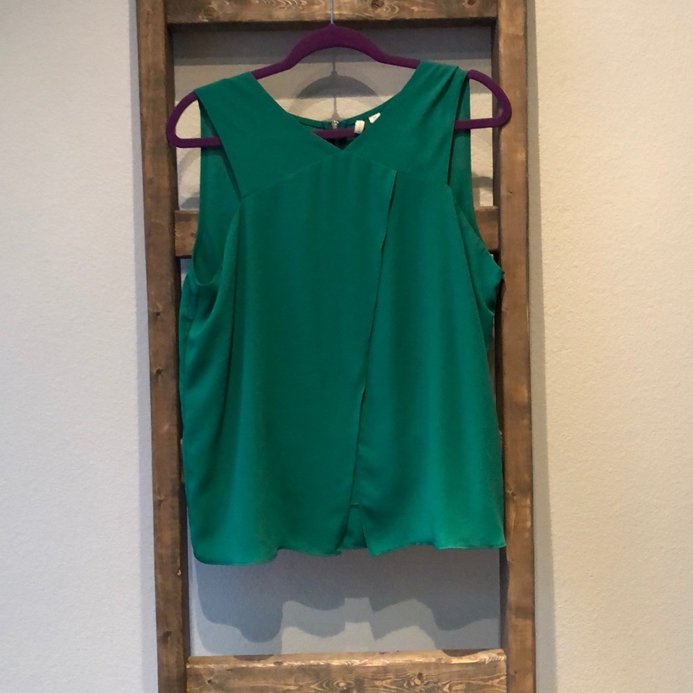 Women’s sleeveless kelly green blouse